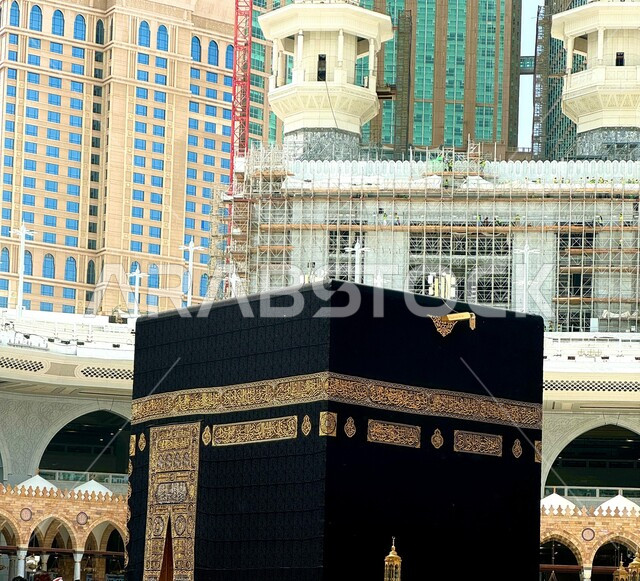  الحرم المكي الشريف في النهار، أداء مناسك الحج والعمرة في مكة المكرمة، العبادة والتقرب الى الله تعالى، الأماكن والمعالم الدينية الاسلامية المقدسة في المملكة العربية السعودية، الفن الهندسي المعماري للأبراج والفنادق المحيطة بالكعبة المشرفة