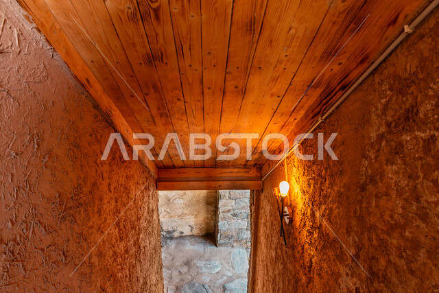 الفوانيس المضيئة داخل القلاع التراثية المشيدة من الحجارة، الفن الهندسي المعماري على الطراز القديم، قلعة بخروش بن العص في منطقة الباحة، البيوت والمباني الحجرية الأثرية، المعالم السياحية المشهورة في المملكة العربية السعودية