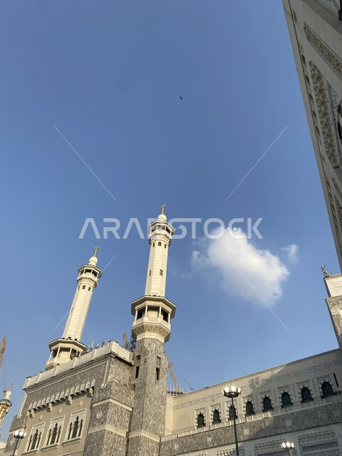 مقصد المسلمين من كل انحاء العالم لأداء مناسك الحج والعمرة، الفن الهندسي المعماري الخارجي لبيت الله الحرام، أماكن ومناطق روحانية إسلامية مقدسة في المملكة العربية السعودية، مآذن الحرم المكي الشريف في مكة المكرمة