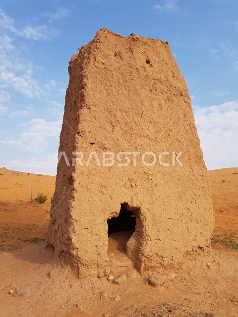 Ancient ruins in historical villages, heritage monuments in the Zulfi Governorate in the city of Riyadh, tourist places and areas in the Kingdom of Saudi Arabia, the remains of the Al-Maraqiya Tower built of bricks and clay in the ancient town of Al-Uqla.