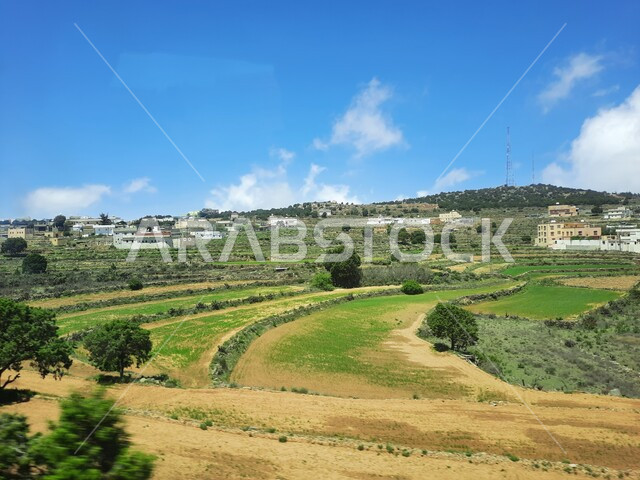  الحقول والواحات الزراعية والنباتات الخضراء في جبال عسير، منظر السحب والغيوم البيضاء في السماء، القمم والمرتفعات الجبلية في مدينة ابها، مدن وأماكن سياحية طبيعية في المملكة العربية السعودية