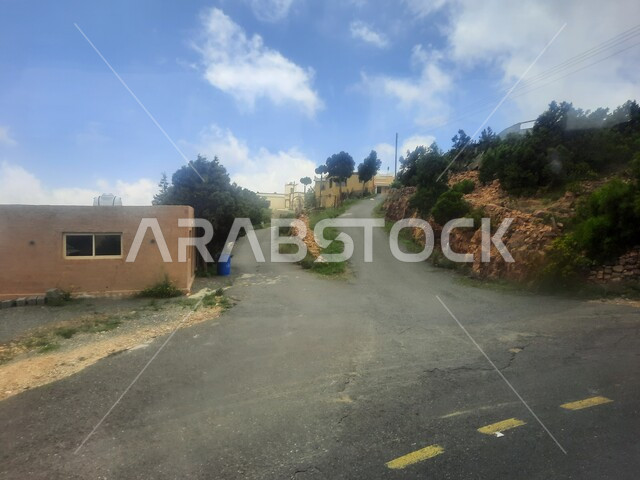 الشوارع والطرق الاسفلتية المعبدة وتحسين البنية التحتية في القرى، القمم والمرتفعات الجبلية في مدينة ابها، مدن وأماكن سياحية طبيعية في المملكة العربية السعودية، طرقات السفر السريعة أعلى جبال عسير