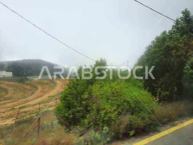 الشوارع والطرق الاسفلتية المعبدة وتحسين البنية التحتية في القرى، القمم والمرتفعات الجبلية في مدينة ابها، مدن وأماكن سياحية طبيعية في المملكة العربية السعودية، طرقات السفر السريعة أعلى جبال عسير