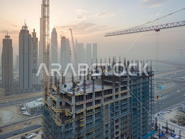 إنشاء الأساسات والهياكل للمشروعات السكنية والمصانع، التطور المعماري والحضاري في الإمارات العربية المتحدة، تشييد المباني والمشاريع الضخمة، مفهوم تحسين البنية التحتية للبلاد في إمارة دبي، أعمال البناء والمقاولات والتطوير العقاري