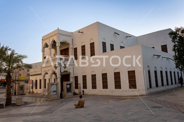 البوابة الخارجية للمدرسة الاميرية في الهفوف بمدينة الاحساء، الفن الهندسي المعماري للمدارس على الطراز العربي الاسلامي، معالم اثريه تاريخية في المملكة العربية السعودية، مقصد تراثي وثقافي لجذب السياح من انحاء العالم