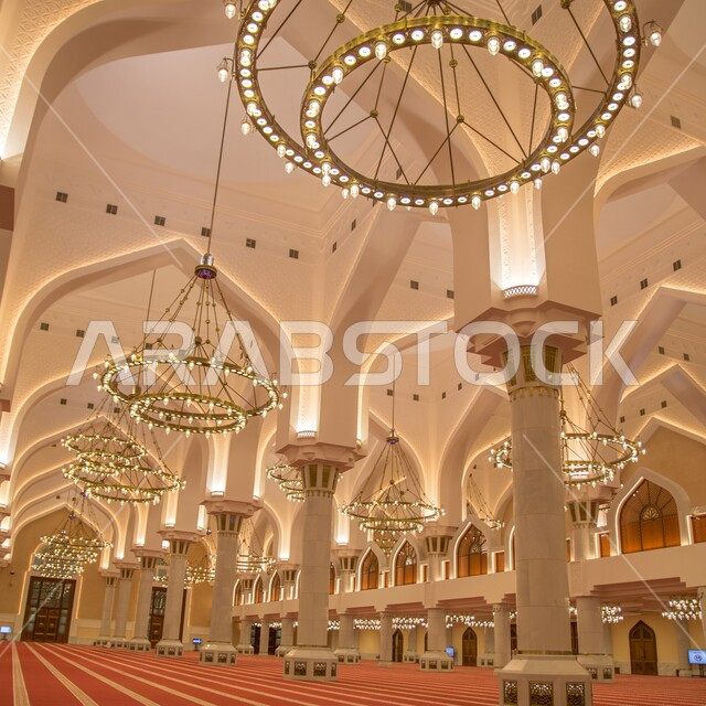 الديكورات الفنية لبناء المساجد في دولة قطر, الحرم الداخلي لمسجد الإمام عبد الوهاب في منطقة الدفنة, معالم سياحية دينية مقدسة, نداء المسلمين لأداء الفرائض والصلوات, التطور والتقدم العمراني للمنشآت الاسلامية, اسلاميات وعبادة