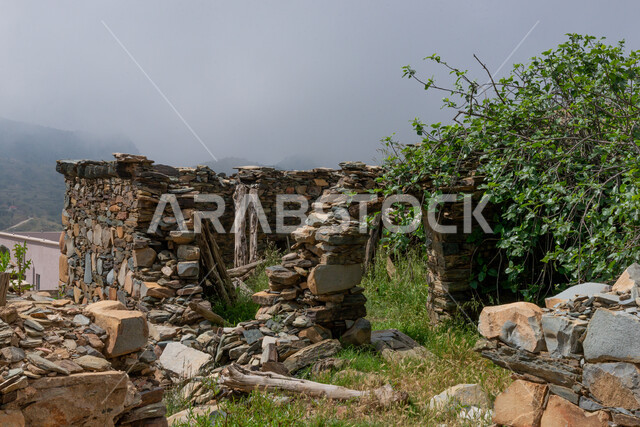 الفن الهندسي المعماري على الطراز القديم، القلاع الأثرية التاريخية المشيدة من الحجارة في مدينة الباحة، البيوت والمباني الحجرية في القرى التراثية، المعالم السياحية المشهورة في المملكة العربية السعودية