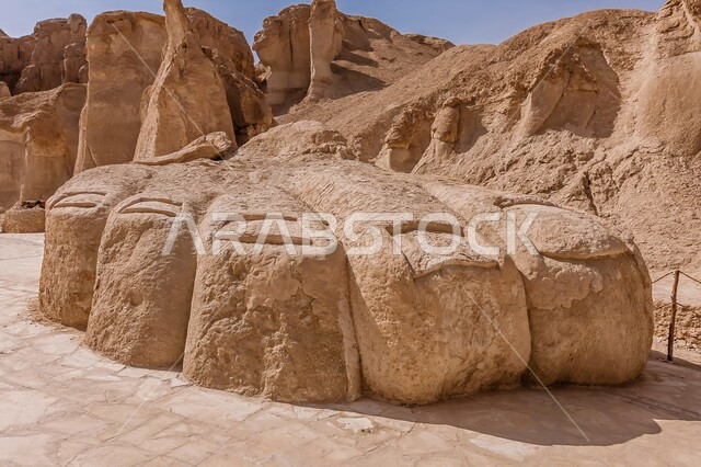 سلاسل جبلية التراثية في المملكة العربية السعودية، أبرز المعالم السياحية المشهورة، جبال القارة في مدينة الإحساء، التكوينات والتشكيلات الصخرية في القمم والمرتفعات، مناطق لجذب السياح من شتى أنحاء العالم