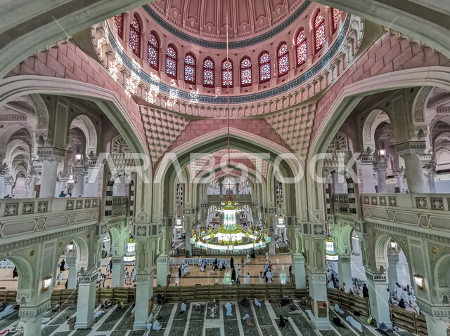 أداء مناسك الحج والعمرة، معالم دينية إسلامية مقدسة، صورة من الداخل للمسجد الحرام في مكة المكرمة، الفن الهندسي المعماري الاسلامي للمساجد في المملكة العربية السعودية، العبادة والتقرب إلى الله