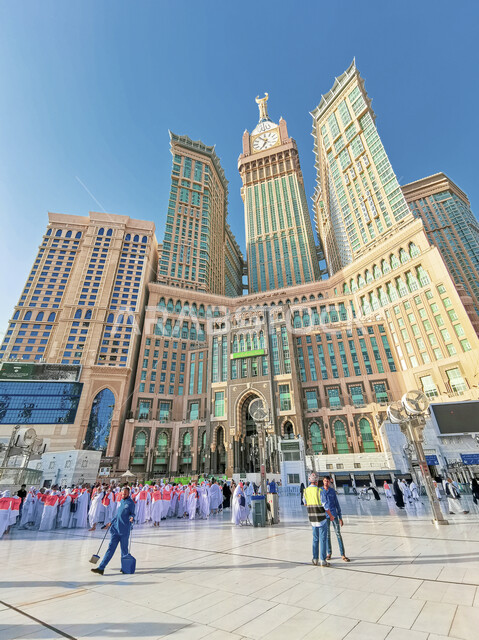 العبادة والتقرب الى الله تعالى، الفن الهندسي المعماري لبرج الساعة الملكي في الحرم المكي الشريف، أداء مناسك الحج والعمرة في مكة المكرمة، الأماكن والمعالم الدينية الاسلامية المقدسة في المملكة العربية السعودية