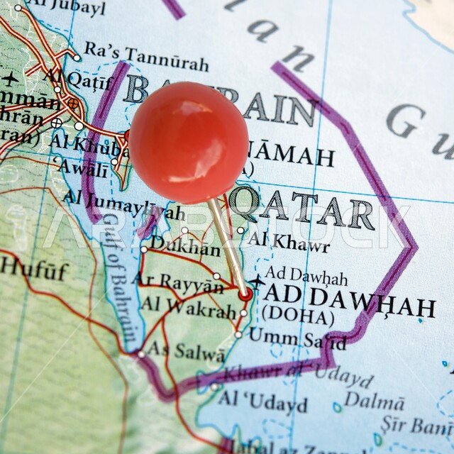 تحديد الموقع والحدود الجغرافية القطرية، خريطة العالم العربي ودول الخليج، وضع وتثبيت علامة فوق دولة قطر، مدن وبلدان عربية