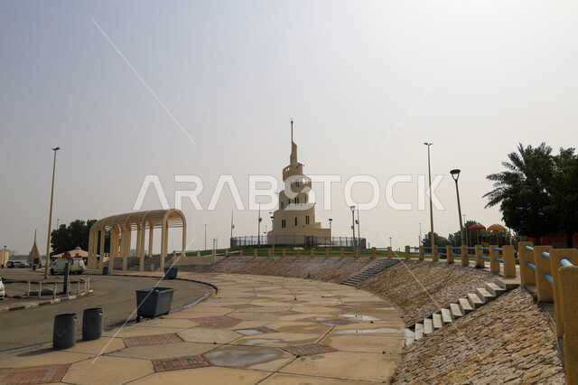 الوجهة البحرية للجزر والشواطئ، المناطق الساحلية في المملكة العربية السعودية، برج المالوي في جزيرة المرجان على كورنيش الدمام نهارا، الفن الهندسي المعماري للمعالم السياحية