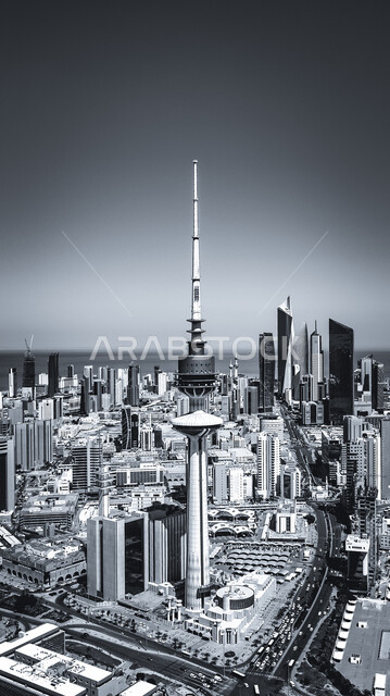 برج التحرير الشاهق للاتصالات السلكية واللاسلكية، صورة جوية بالأبيض والأسود للابراج وناطحات السحاب في مدينة الكويت ، المعالم السياحية المشهورة والواجهة الحضارية ، التطور والتقدم العمراني على الطراز الحديث