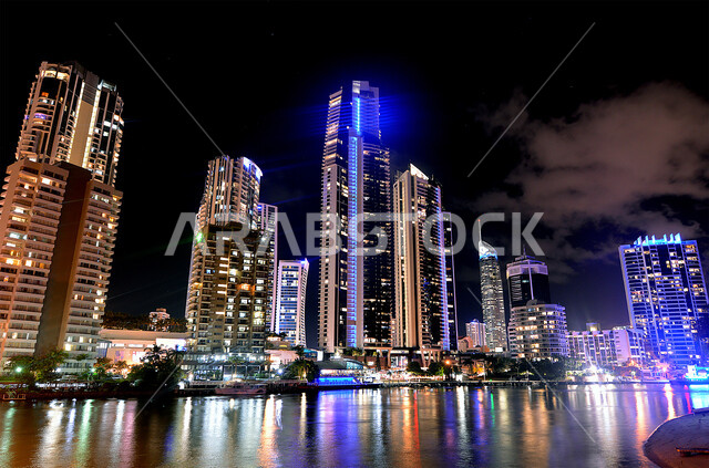 الفن الهندسي المعماري للمباني والمنشآت المطلة على البحر، معالم دبي السياحية، الواجهة البحرية على ساحل الخليج العربي، الأبراج وناطحات السحاب المشهورة في دولة الإمارات العربية المتحدة ، التقدم والنمو والتوسع العمراني