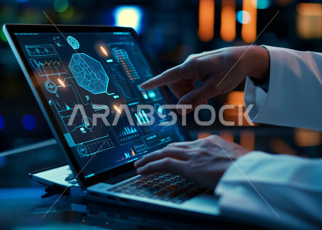 التطور الرقمي والنمو التكنولوجي في مجال الذكاء الإصطناعي، خلفية هولوجرامية ثلاثية الابعاد لأيقونات أبحاث علم طبقات الأرض، صورة مقربة ليدين رجل عربي خليجي سعودي يقوم بالنقر والتفاعل مع لوحة المفاتيح، استخدام الأجهزة التقنية الحديثة في الأعمال المكتبية