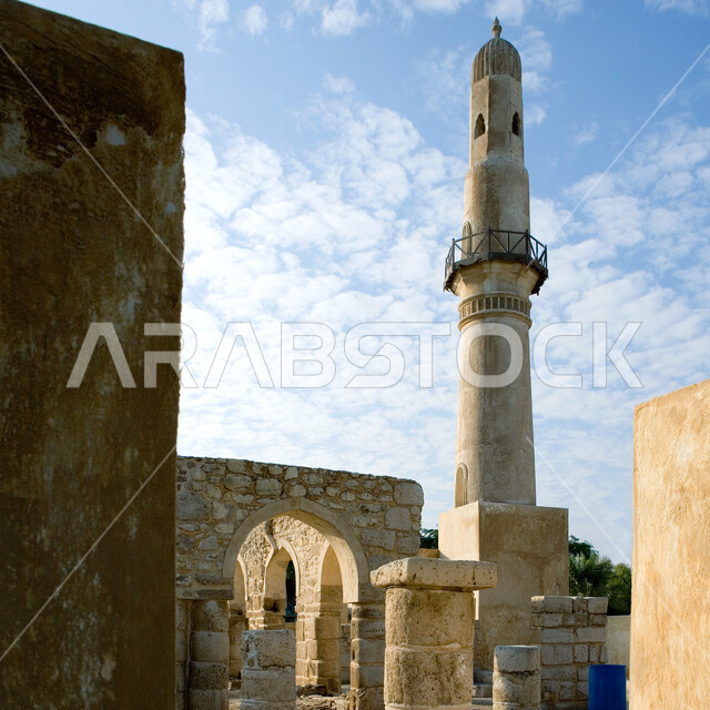 المعالم الدينية السياحية المشهورة في البحرين، البناء الحجري القديم لمسجد الخميس الأثري التاريخي  أماكن لاستقطاب السياح من شتى أنحاء العالم، الفن الهندسي المعماري على الطراز الإسلامي