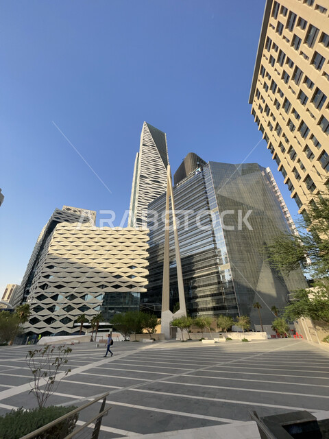 النمو والتطور العمراني في السعودية، مركز الملك عبد الله المالي (كافد) في النهار، المنشآت والأبراج المالية في مدينة الرياض، الفن الهندسي المعماري للمباني وناطحات السحاب المشهورة في المملكة، تحقيق النهضة الاقتصادية والتجارية