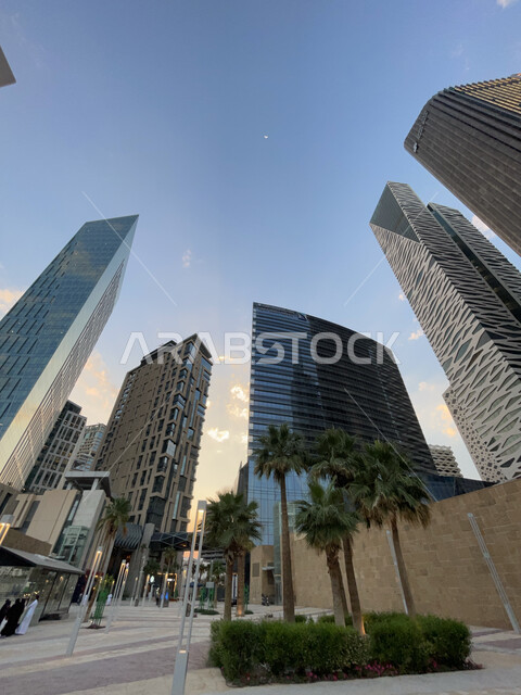 الفن الهندسي المعماري للمباني وناطحات السحاب المشهورة في المملكة، تحقيق النهضة الاقتصادية والتجارية، النمو والتطور العمراني في السعودية، مركز الملك عبد الله المالي (كافد)، المنشآت والأبراج المالية في مدينة الرياض