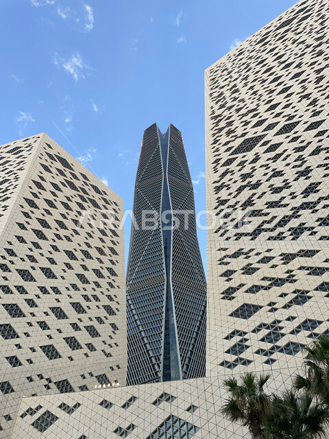 النمو والتطور العمراني في السعودية، مركز الملك عبد الله المالي (كافد) في النهار، المنشآت والأبراج المالية في مدينة الرياض، الفن الهندسي المعماري للمباني وناطحات السحاب المشهورة في المملكة، تحقيق النهضة الاقتصادية والتجارية