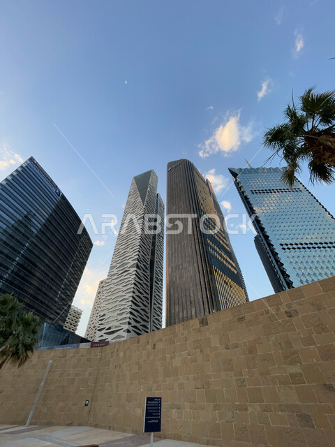 الفن الهندسي المعماري للمباني وناطحات السحاب المشهورة في المملكة، تحقيق النهضة الاقتصادية والتجارية، النمو والتطور العمراني في السعودية، مركز الملك عبد الله المالي (كافد)، المنشآت والأبراج المالية في مدينة الرياض