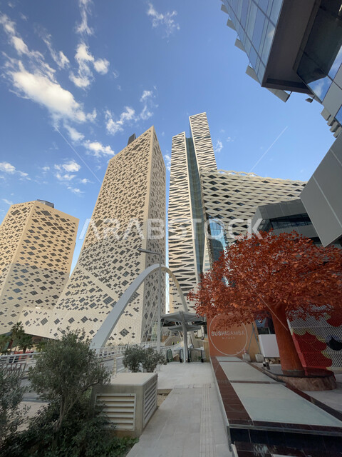  تحقيق النهضة الاقتصادية والتجارية، النمو والتطور العمراني في السعودية، مركز الملك عبد الله المالي (كافد)، المنشآت والأبراج المالية في مدينة الرياض، الفن الهندسي المعماري للمباني وناطحات السحاب المشهورة في المملكة