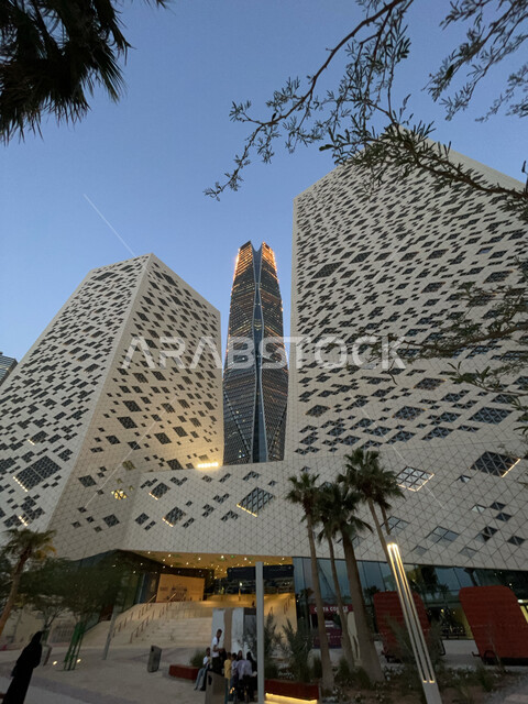 مركز الملك عبد الله المالي (كافد)، المنشآت والأبراج المالية في مدينة الرياض، الفن الهندسي المعماري للمباني وناطحات السحاب المشهورة في المملكة، تحقيق النهضة الاقتصادية والتجارية، النمو والتطور العمراني في السعودية