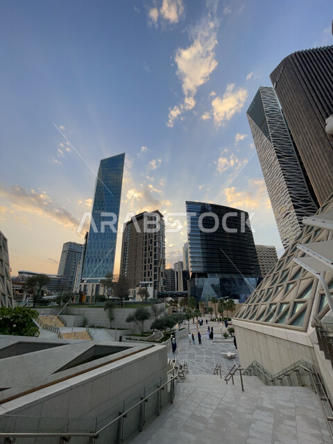 الفن الهندسي المعماري للمباني وناطحات السحاب المشهورة في المملكة، تحقيق النهضة الاقتصادية والتجارية، النمو والتطور العمراني في السعودية، مركز الملك عبد الله المالي (كافد)، المنشآت والأبراج المالية في مدينة الرياض