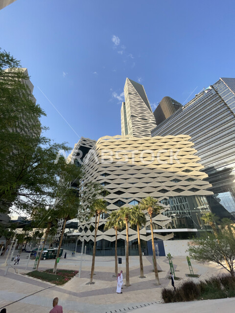 التطور والنمو العمراني في السعودية، مركز الملك عبد الله المالي (كافد) في النهار، المنشآت والأبراج المالية في مدينة الرياض، الفن الهندسي المعماري للمباني وناطحات السحاب المشهورة في المملكة، تحقيق النهضة الاقتصادية والتجارية