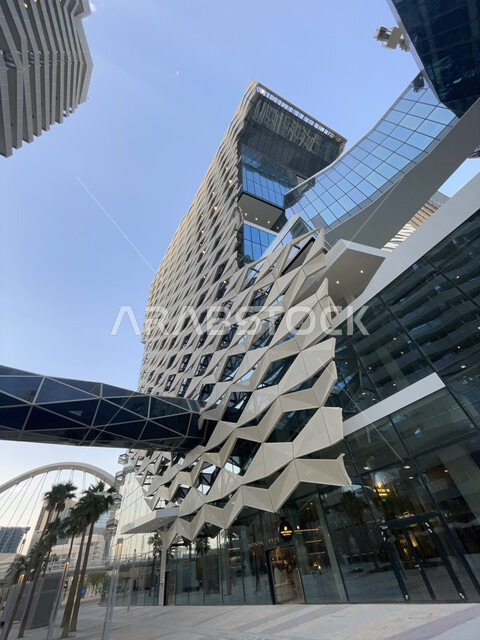 النمو والتطور العمراني في السعودية، مركز الملك عبد الله المالي (كافد) في النهار، المنشآت والأبراج المالية في مدينة الرياض، الفن الهندسي المعماري للمباني وناطحات السحاب المشهورة في المملكة، تحقيق النهضة الاقتصادية والتجارية