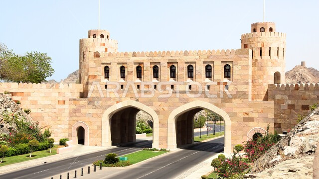 المدخل الخارجي لمتحف بوابة مسقط, التصميم المعماري القديم للقلاع الأثريه التاريخيه, المعالم السياحيه المشهورة في سلطنة عمان