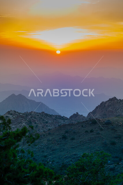 Enjoying the natural scenery, famous tourist places, the terrain and