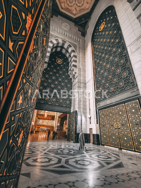 معالم واماكن دينيه مقدسة, الزخارف الجبسيه الاسلاميه الفاخره على الأسقف، المسجد الحرام بمكة المكرمة بالمملكة العربية السعودية ,إدخال النجف العربي العريق والثريا في التصاميم المعماريه, توسعة الملك عبدالله للحرم المكي الشريف