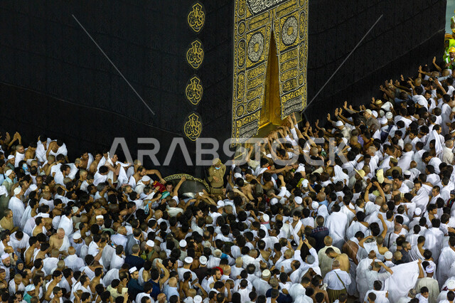 The influx of pilgrims to the Grand Mosque in the Holy Mosque of Mecca, performing the rituals of Hajj and Umrah, diligence in worship and getting closer to God, sacred Islamic religious places in the Kingdom of Saudi Arabia, circumambulation around the Holy Kaaba in Mecca.