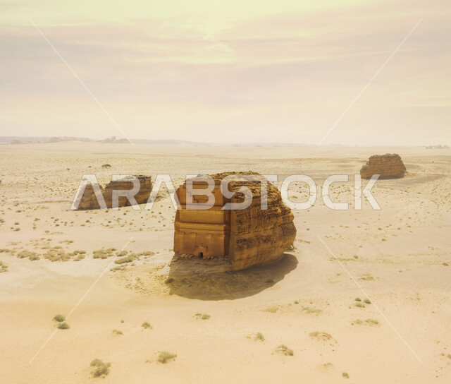  المعالم الأثرية القديمة في المملكة العربية السعودية، أماكن طبيعية تاريخية لجذب واستقطاب السائحين، قصر الفريد في مدائن صالح في محافظة العلا، التكوينات الصخرية في المناطق الصحراوية، مدفن حيان بن كوزا