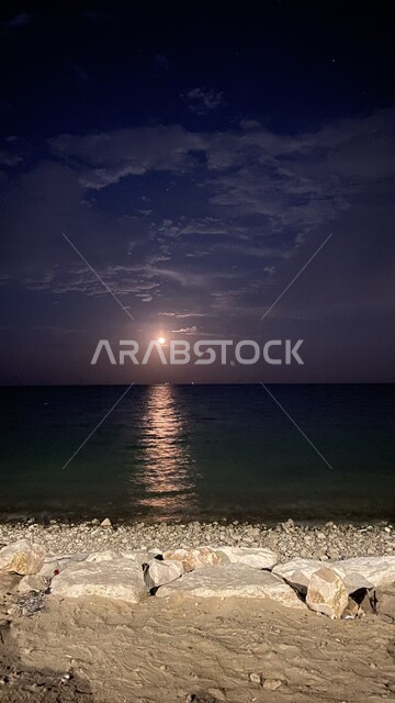 كورنيش الخبر في المملكة العربية السعودية ليلا، المناظر الطبيعية على الواجهات البحرية، المعالم السياحية المشهورة على بحر الخليج العربي، أماكن ترفيهية لجذب واستقطاب السياح