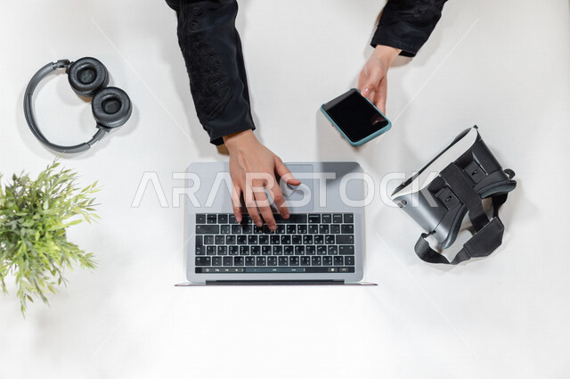 صانعة أفلام ثلاثية الأبعاد , خبيرة خليجية في مجال العالم الافتراضي , نظارة في ار بوكس مختصه لرؤية مجسمات ثلاثية الأبعاد 