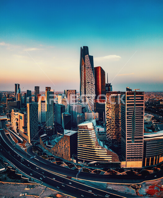 النمو والتطور العمراني في السعودية، مركز الملك عبد الله المالي (كافد) في النهار، المنشآت والأبراج المالية في مدينة الرياض، الفن الهندسي المعماري للمباني وناطحات السحاب المشهورة في المملكة، تحقيق النهضة الاقتصادية والتجارية