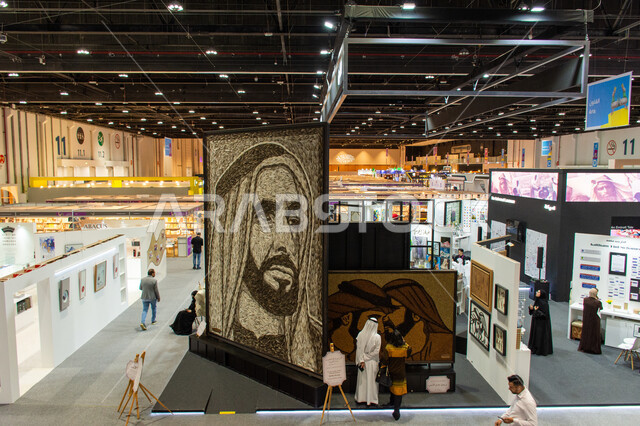 لوحة عملاقة لسمو الشيخ محمد بن راشد آل مكتوم في معرض أبوظبي الدولي للكتاب لعام 2024 ، فعاليات ومعارض في الإمارات العربية المتحدة، عالم الكتب والنشر، استقطاب وجذب السياح، الأقسام والأجنحة المتعددة، معالم و أماكن سياحية ثقافية مشهورة في إمارة أبو ظبي 