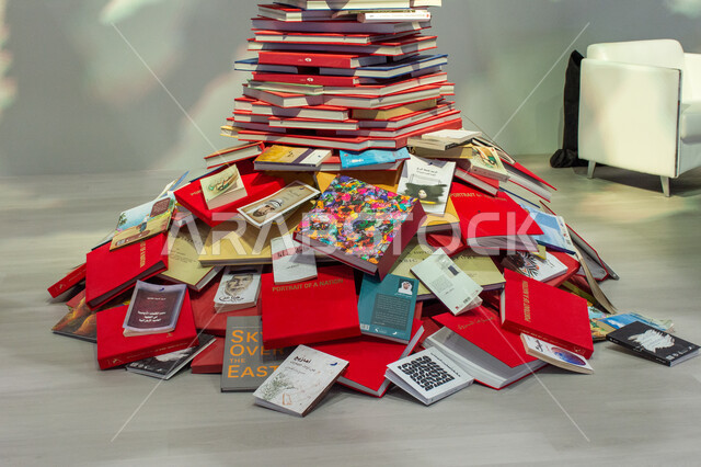 مجموعة من كتب المعروضة في معرض أبوظبي الدولي للكتاب لعام2024، الأفكار الفنية للتصاميم والديكورات، معارض و فعاليات في الإمارات العربية المتحدة، عالم الكتب والنشر، معالم وأماكن سياحية مشهورة في امارة أبو ظبي، الأقسام والأجنحة ثقافية الترفيهية