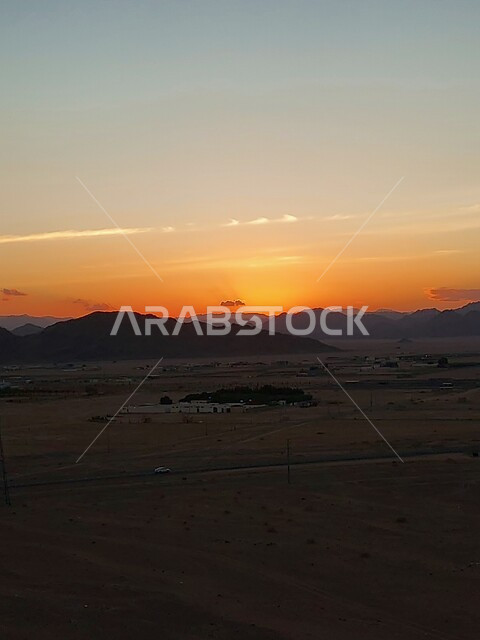 منظر غروب الشمس على جبال المندسة في المدينة المنورة، القمم والمرتفعات الجبلية، المعالم والأماكن السياحية، المناظر الطبيعية المتميزة في المملكة العربية السعودية 