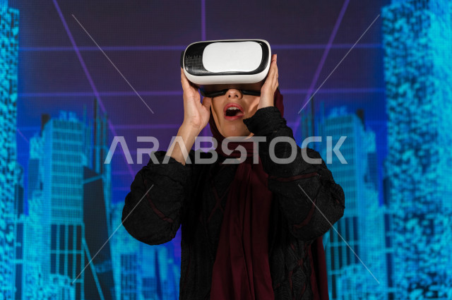 خاصية الهولوجرام  ، مهندسة سعودية ماهرة محترفة في التخطيط ، مرأه مهندسة خليجية ، استخدام تقنية الهولوجرام ثلاثية الابعاد ، صور تجسيمية خاصة بالمنشأت و الابراج المعمارية ، صور هندسية بأبعاد مختلفة ، تصوير ثلاثي الابعاد للأجسام 