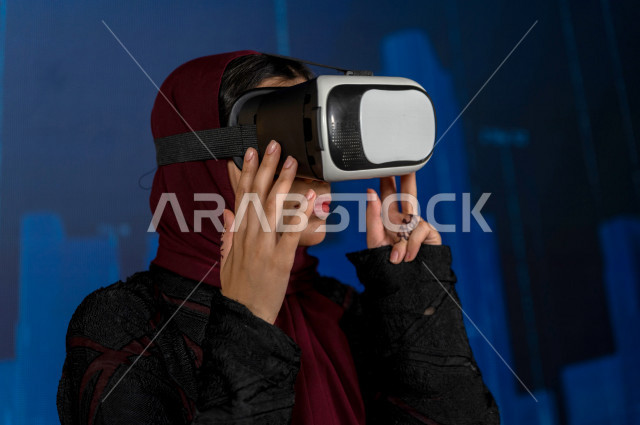 خاصية الهولوجرام  ، مهندسة سعودية ماهرة محترفة في التخطيط ، مرأه مهندسة خليجية ، استخدام تقنية الهولوجرام ثلاثية الابعاد ، صور تجسيمية خاصة بالمنشأت و الابراج المعمارية ، صور هندسية بأبعاد مختلفة ، تصوير ثلاثي الابعاد للأجسام 