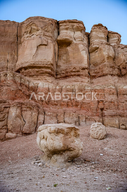 الجبال الصخرية في منطقة الاحساء ,أماكن الجذب السياحي من شتى أنحاء العالم, معالم تاريخية سياحية في المملكة العربية السعودية, التكوينات والتشكيلات الصخرية في المناطق الصحراوية
