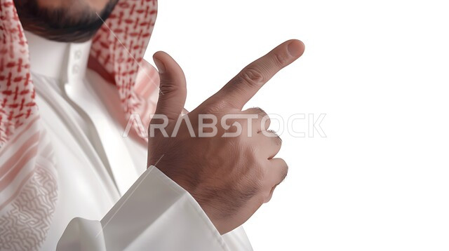 الاشارة تجاه هدف معين، النقر والضغط، حركة اصبع واشارات، بورتريه مقرب ليد رجل عربي خليجي سعودي يرتدي الشماغ والثوب التقليدي يشير باصبع السبابة نحو شيء ما، خلفية بيضاء