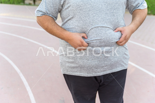  شاب سعودي خليجي ممتلئ الجسم ، يعاني من السمنة  ،  مشاكل صحية ،الوزن الزائد والسمنة ، تراكم السعرات الحرارية
