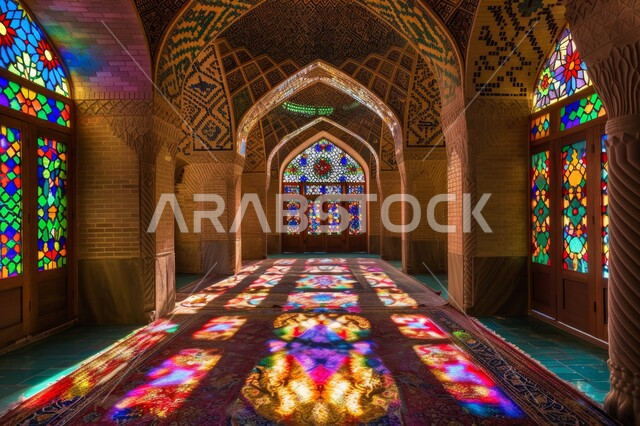 الزخارف والتصميمات الفاخرة المزينة بالفسيفساء في المساجد، أداء الصلوات والفرائض، الفن الهندسي المعماري على الطراز الاسلامي، تصميمات وديكورات داخلية دينية متميزة، العبادة والتقرب الى الله