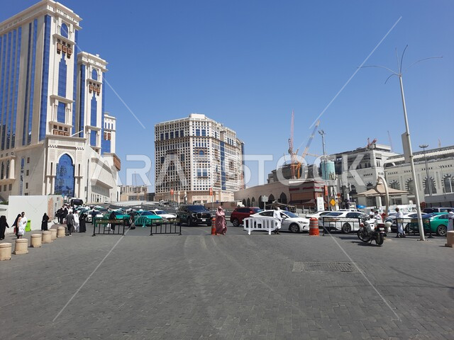 الفن الهندسي المعماري لناطحات السحاب, ابراج شركة جبل عمر للتطوير في مكة المكرمة في المملكة في وقت النهار، فنادق ومنتجعات كونراد مكة في المدينة المقدسة، المعالم و الأماكن السياحية في السعودية