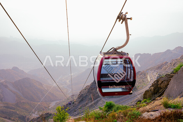 العربة المتنقلة وسط الطبيعة، تلفريك في جبال الهدا في الطائف، الأماكن والمعالم السياحية الطبيعية في المملكة العربية السعودية, الاستمتاع بالأنشطة الترفيهية الشبابية في مناطق القمم والمرتفعات الجبلية