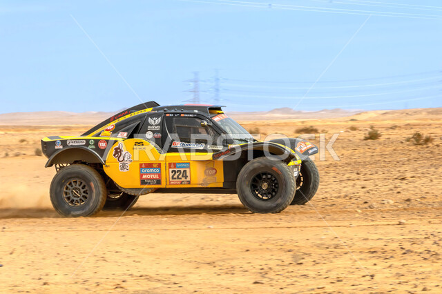 المسابقات و الفعاليات المشهورة، سباق رالي داكار في المملكة العربية السعودية، التسابق على الرمال الذهبية الناعمة، رياضة التطعيس بالسيارات الترابية  في المناطق الصحراوية، التحديات الحماسية والأنشطة الترفيهية، بطولة العالم للراليات