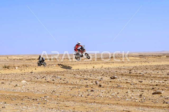 الدراجات النارية السريعة في المناطق الصحراوية، دمج الفعاليات الرياضية بالثقافة السياحية، بطولة العالم للراليات، ممارسة رياضة التطعيس في صحراء المملكة العربية السعودية، سباق رالي داكار المشهور، الأنشطة الترفيهية والتحديات الحماسية